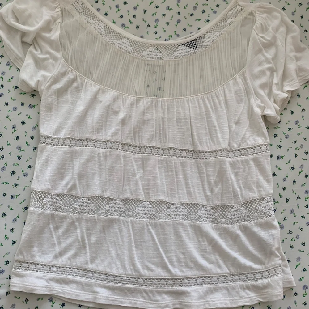 White top - Picture 2 of 2